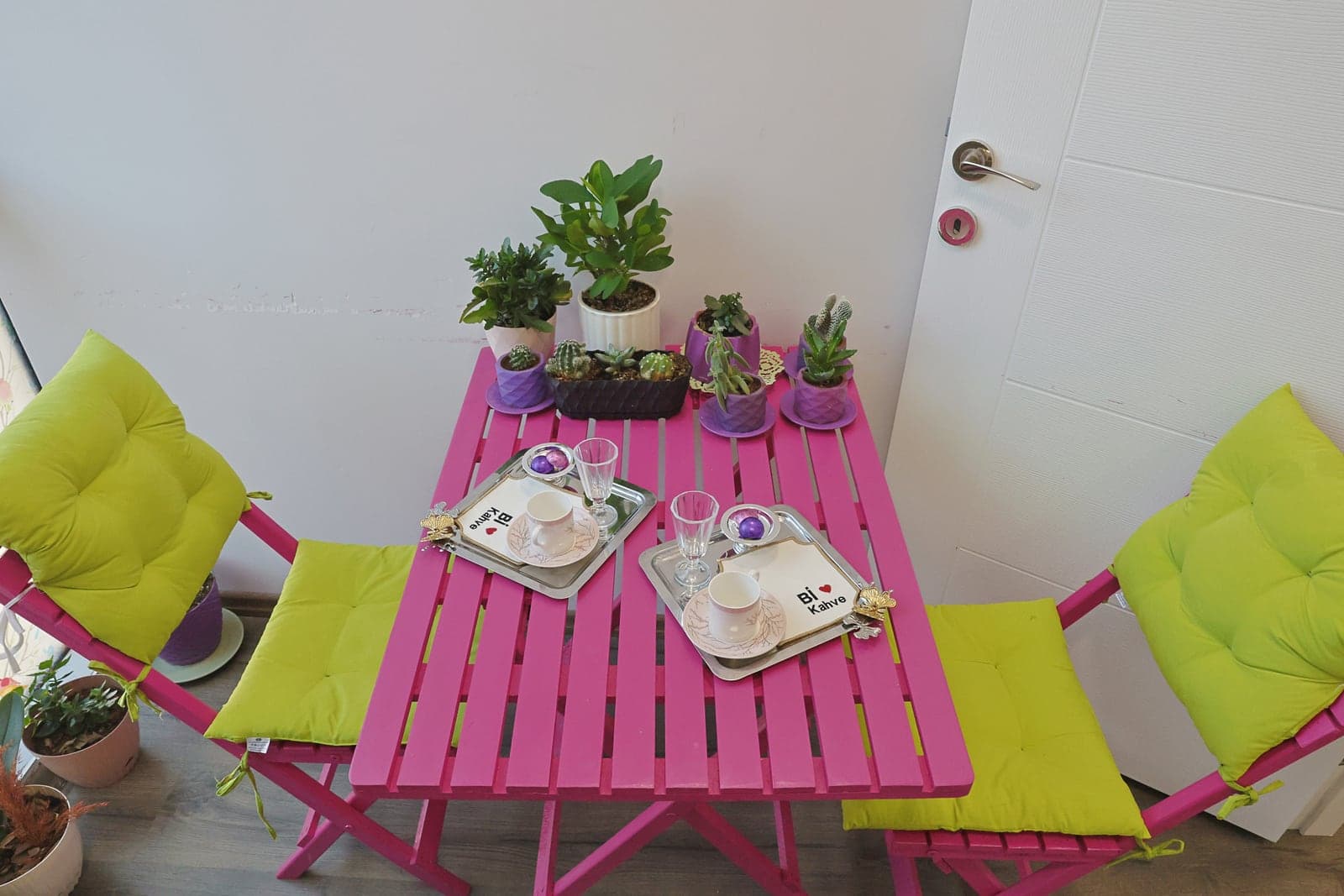 Lunella Beauty Concept Maltepe teras oturma alanı